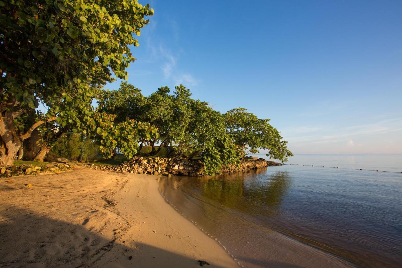 Llantrissant Beachcliff Villa Негрил Екстер'єр фото