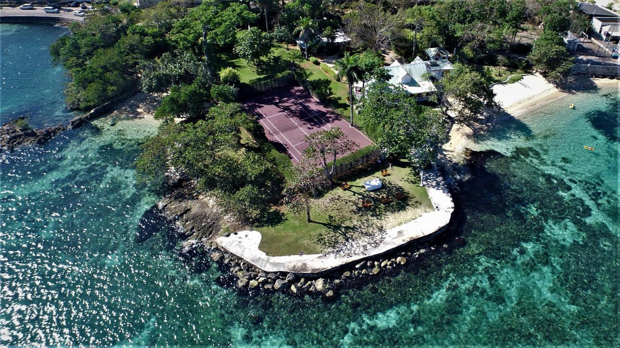 Llantrissant Beachcliff Villa Негрил Екстер'єр фото